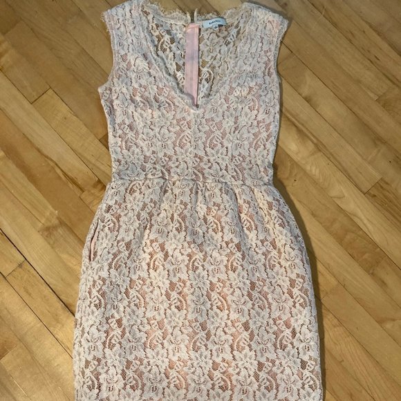 Light pink lace dress - Picture 1 of 3